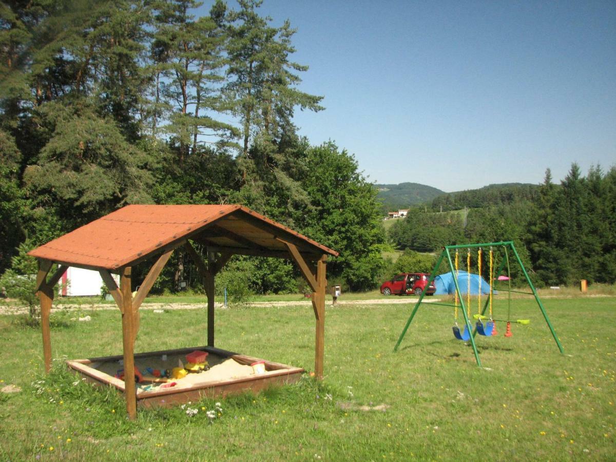 Camping La Vallee Verte Ambert Ngoại thất bức ảnh